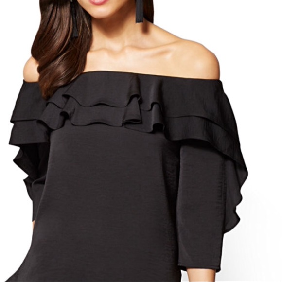 ❗️LAST ONE ❗️black ruffled off the shoulder blouse - Picture 3 of 5